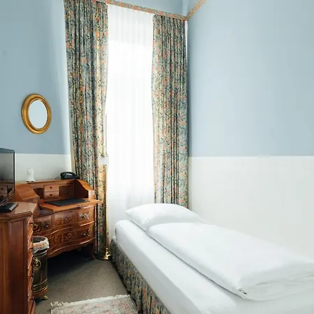 Das Kleine Hotel In Ruhiger Stadtlage 3*