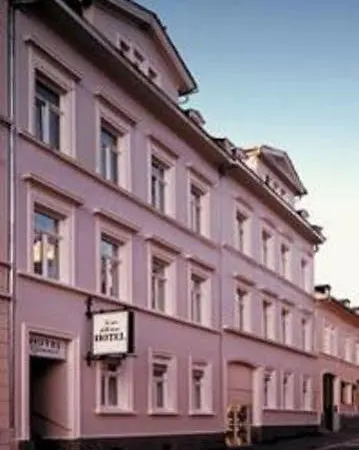 Kleine In Ruhiger Stadtlage