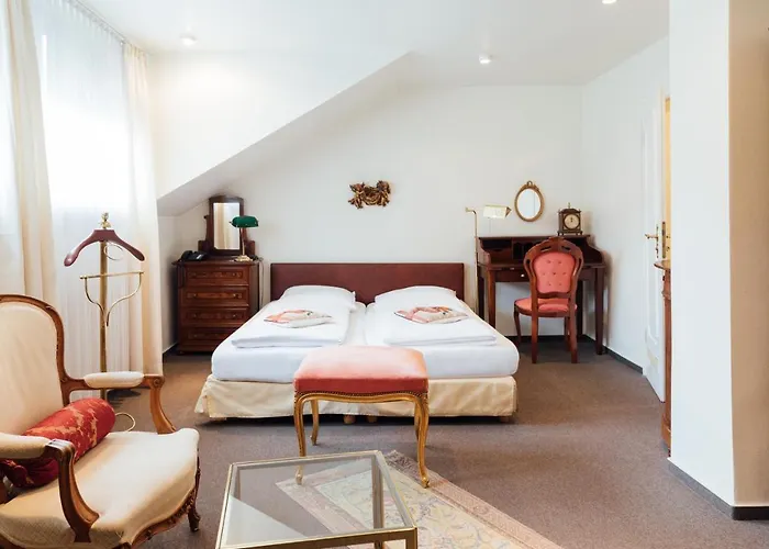 Kleine In Ruhiger Stadtlage