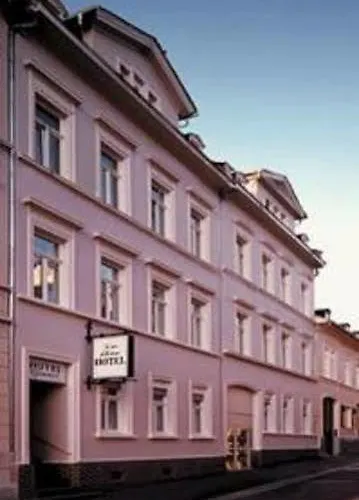 Kleine In Ruhiger Stadtlage